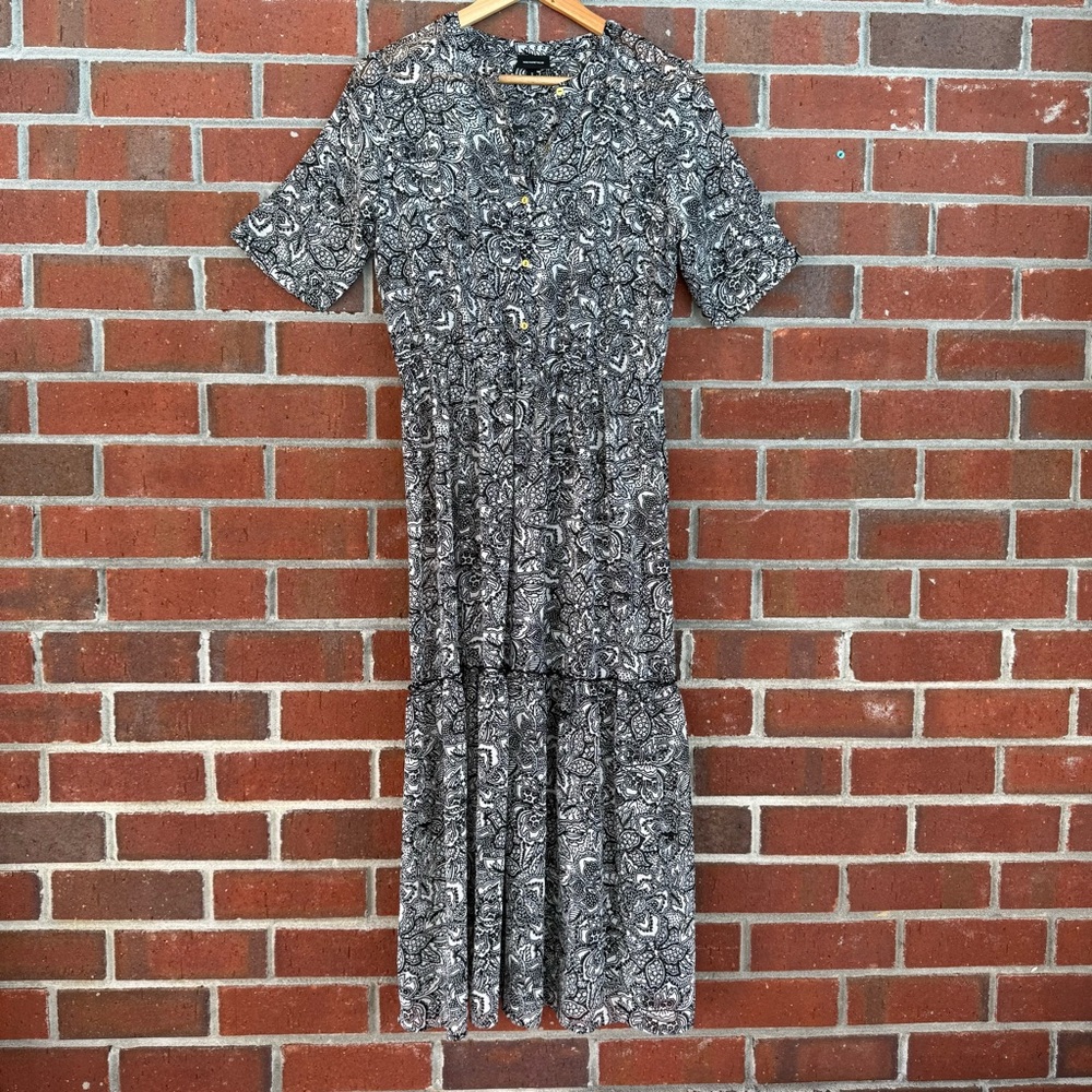 Elegant Black and White Patterned Sheet Dress